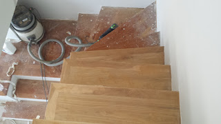 Restauración de una escalera de madera y teñida